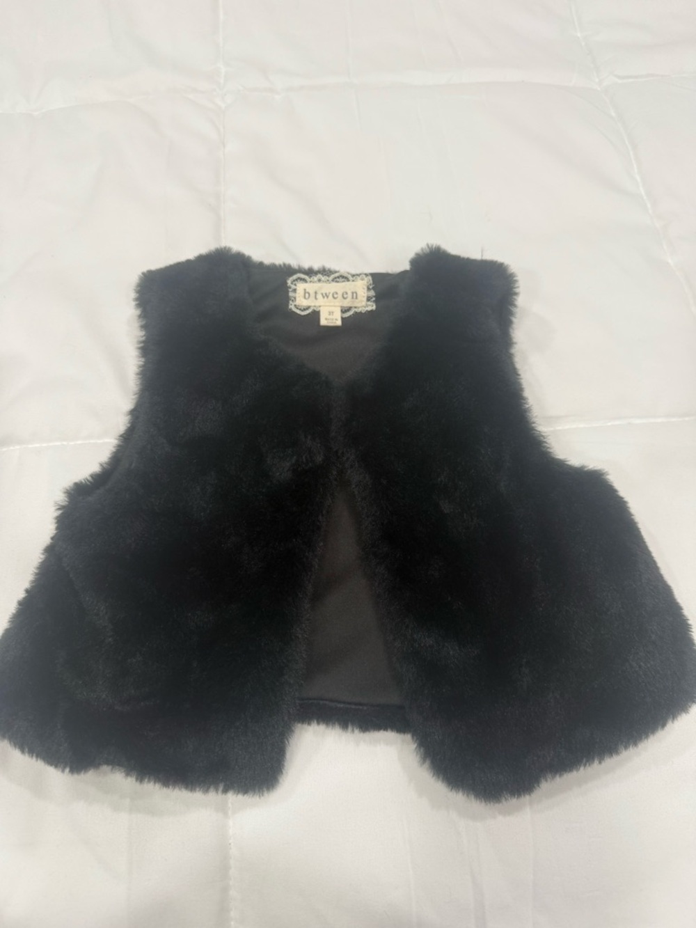 btween Black Faux Fur Sleeveless Vest